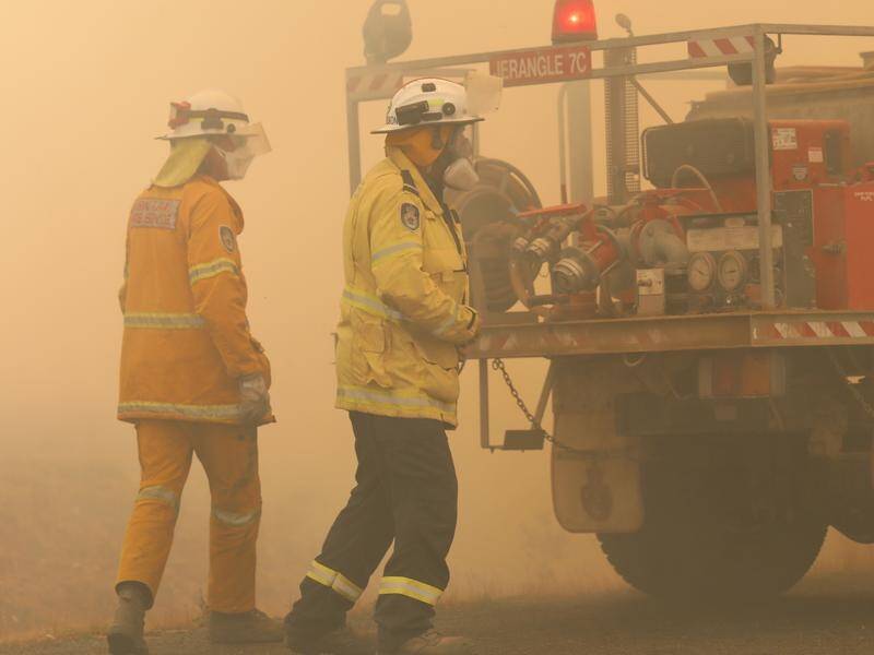 The warehouse fire sent potentially dangerous smoke over suburbs south of Perth. (Sean Davey/AAP PHOTOS)